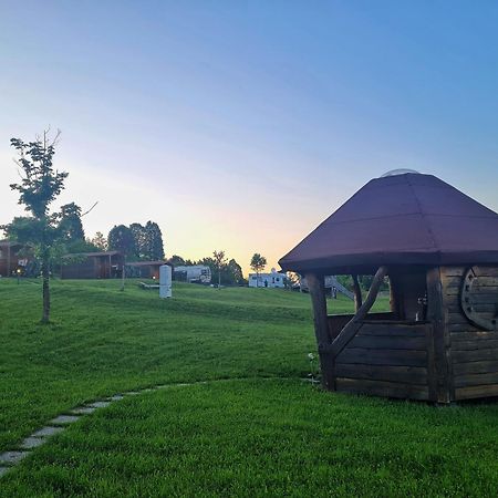 Camp The Sunrise Hill Hotel พิฟกา ภายนอก รูปภาพ