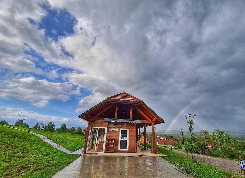 Camp The Sunrise Hill Hotel พิฟกา ภายนอก รูปภาพ