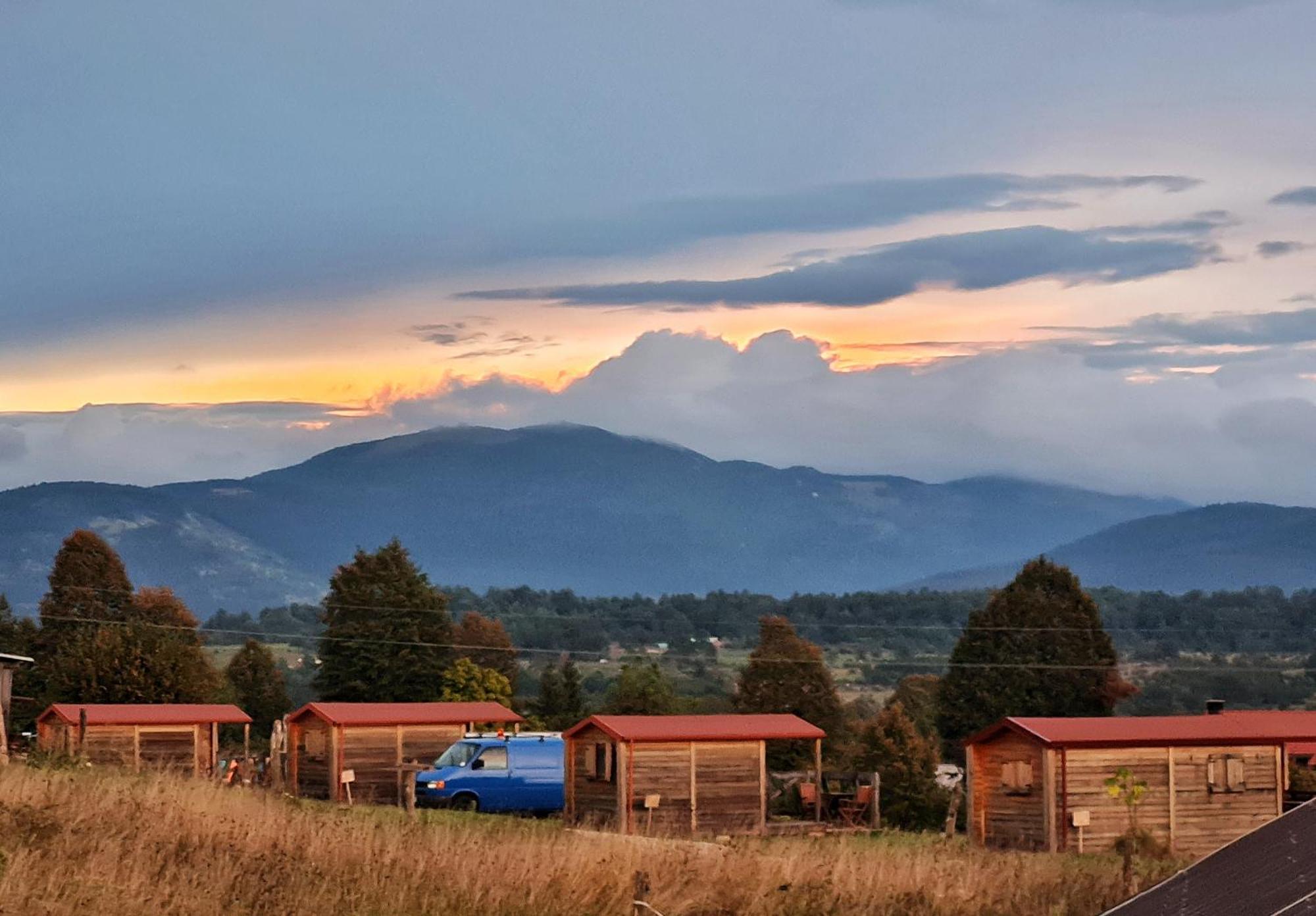 Camp The Sunrise Hill Hotel พิฟกา ภายนอก รูปภาพ