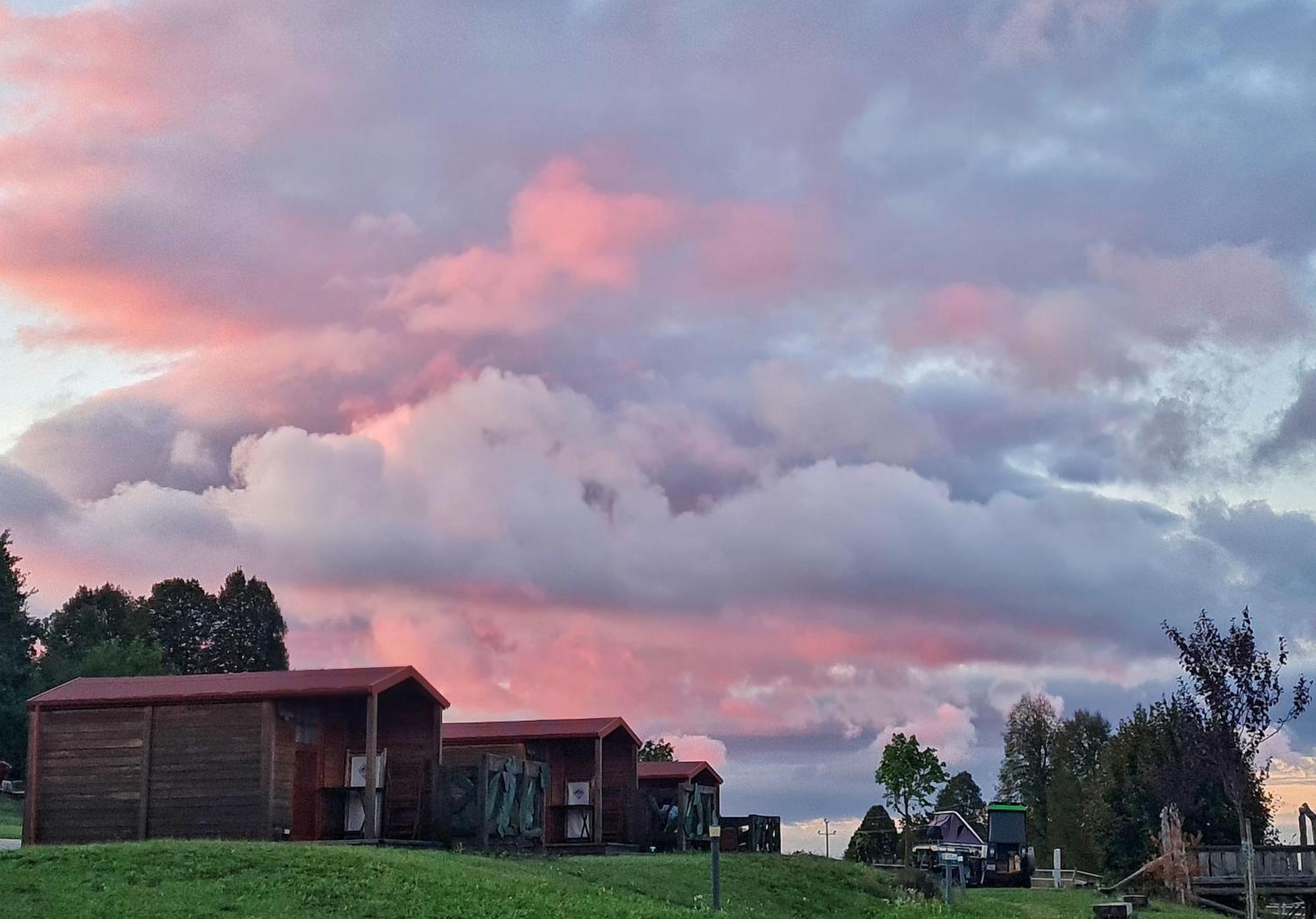 Camp The Sunrise Hill Hotel พิฟกา ภายนอก รูปภาพ