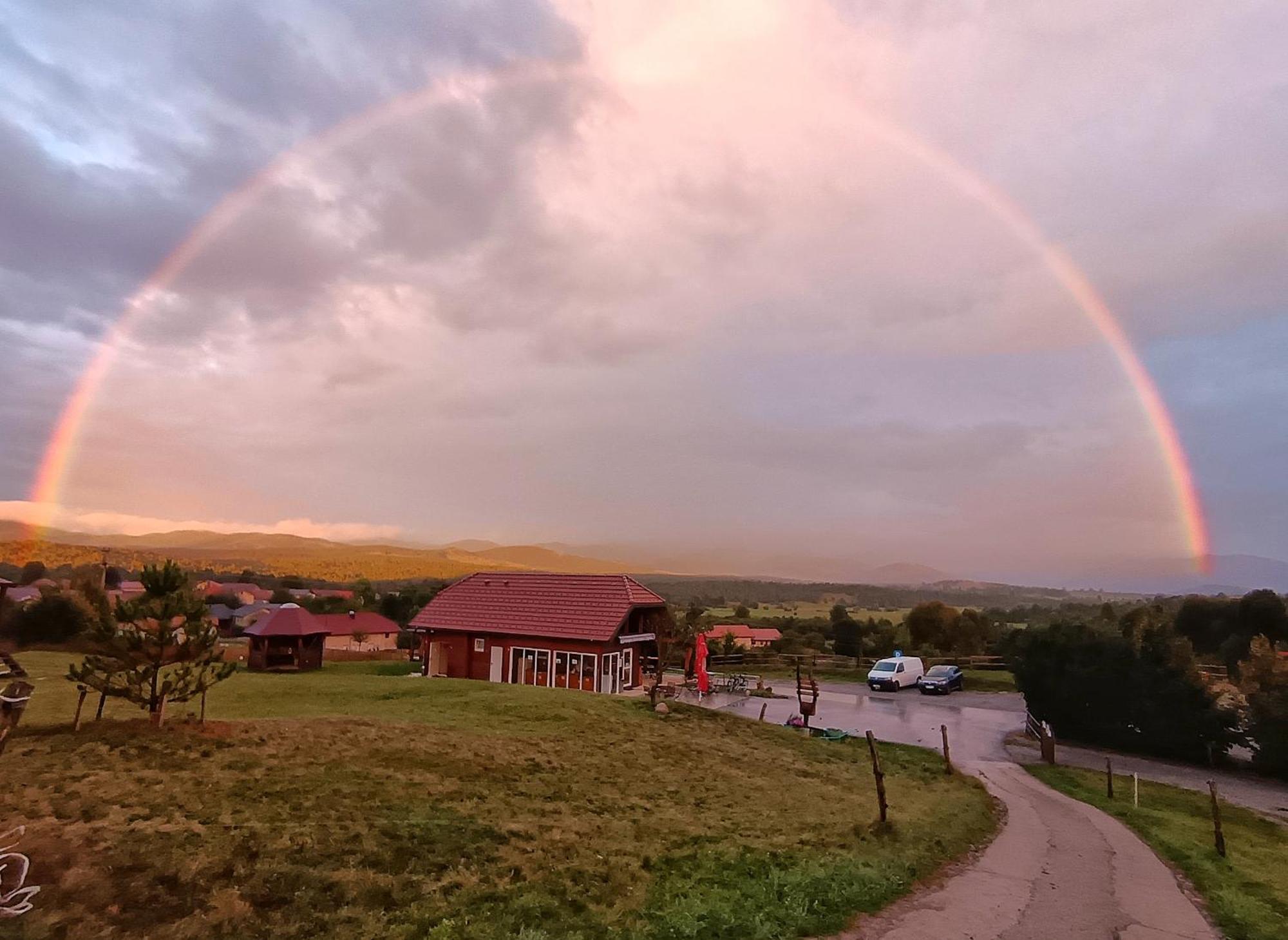 Camp The Sunrise Hill Hotel พิฟกา ภายนอก รูปภาพ